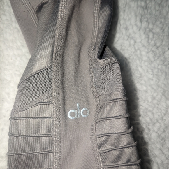 Alo Leggings size small - Picture 3 of 5